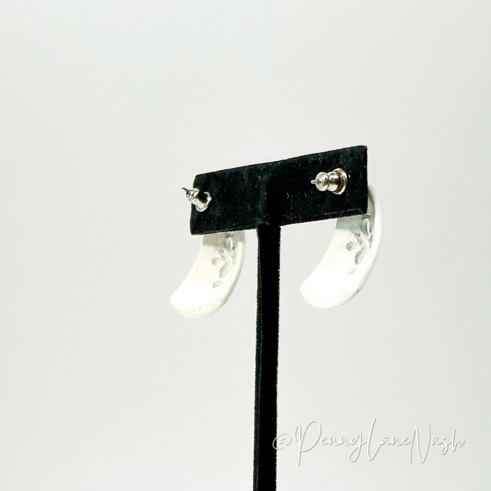Vintage Oblong with Cut Out Push Back Earrings - Picture 4 of 6